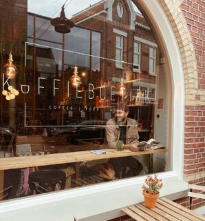 Tussen de regenbuien door even lekker opwarmen bij koffieboetiek 🤎 🍂 

#koffieboetiekhelmond #cosyvibes #autumnweather #rainyday #coffee #breakfast #lunch #krommesteenweg #helmondcentrum #steenweg #helmond